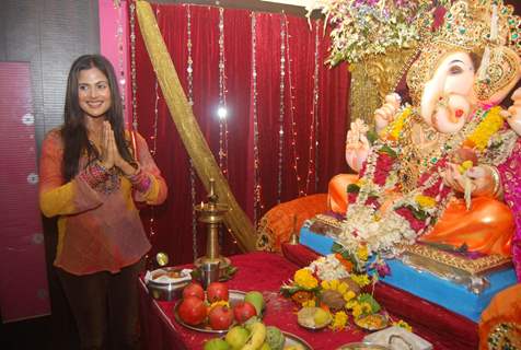 Nandini Singh celebrates Ganpati in Aroma building, Andheri West