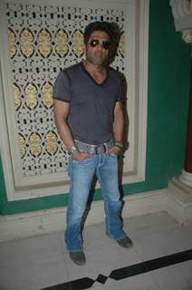 Suniel Shetty on the location of film 'Loot' at Chandivali