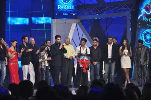 Cast and Crew on the Ra.One music launch