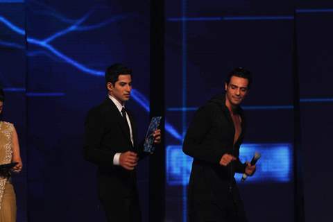 Arjun Rampal with Vivan Bhathena at Ra.One music launch