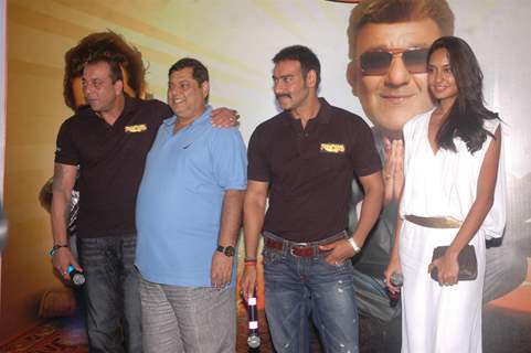 Lisa Haydon, Sanjay Dutt, David Dhawan & Ajay Devgn at the press meet of the film Rascals