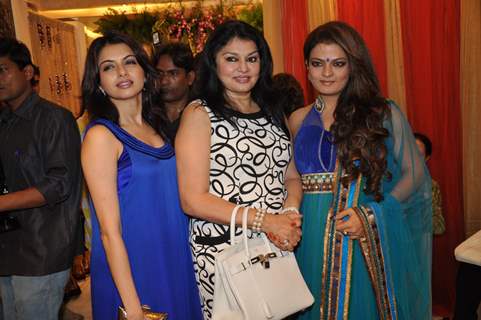 Bhagyashri, Kirron Sippy & Sheeba at Nisha Sagar's latest collection launch at Juhu, Mumbai