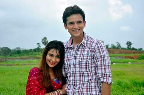 Sara Khan and Sujay Reu as Mona and Anukalp