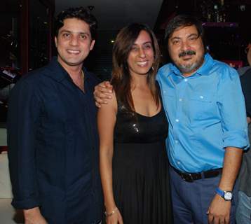 Tony Singh, Deeya Singh with Vishal Singhh at 'Maryaada Lekin Kab Tak' tvshow completion party