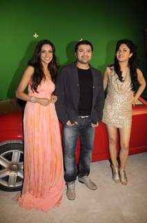 Himesh, Purbi and Sonal shoots new music video for his film 'Damadamm' at Filmistan