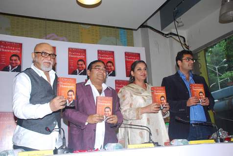 Shabana Azmi and Pritish Nandy at Mukesh Batra's Healing with Homeopothy book launch at Crossword, Kemps Corner