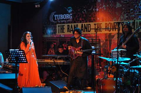 Ila Arun with Dhruv Ghanekar live performence for Rajsthani 'The Rani and The Rowady Rajas' at Blue Frog