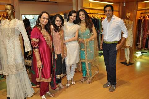 Dia Mirza promote her film 'Love Breakups Zindagi' at designer Ritu Kumar