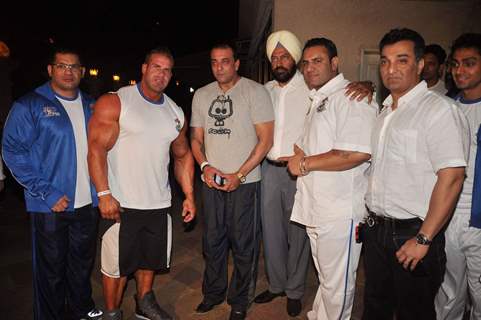 Sanjay Dutt meets Sheru Classic bodybuilding contestants
