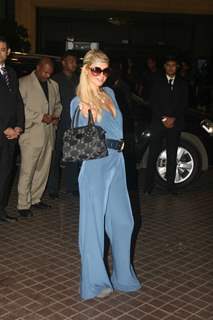 Hollywood actress Paris Hilton posing for photographs on her arrival in Mumbai at Hotel JW Marriott in Juhu, Mumbai