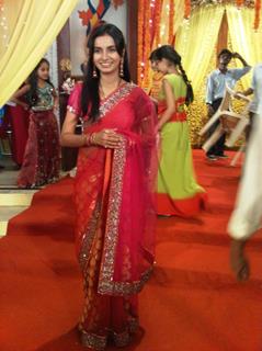 Bhairavi Raichura on the sets of Sasural Genda Phool