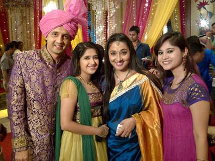 Sham Mashalkar, Neha Narang, Shruti Ulfat and Tapeshwari on the sets of Sasural Genda Phool