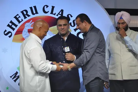 Sanjay Dutt at Sheru Classic Mumbai 2011