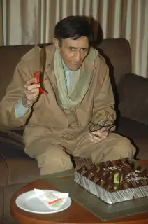 Dev Anand celebrates birthday with media at Sun N Sand