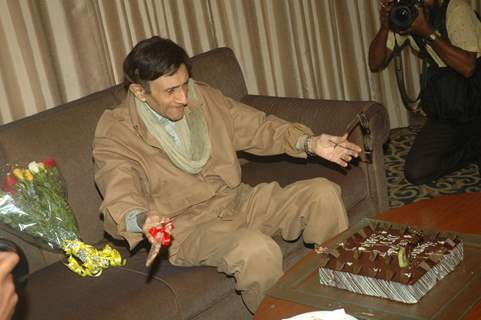 Dev Anand celebrates birthday with media at Sun N Sand