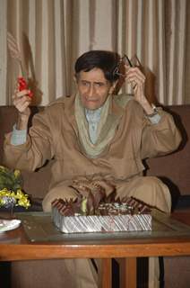 Dev Anand celebrates birthday with media at Sun N Sand