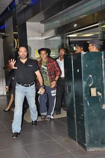 Salman Khan spotted returning back after successful surgery at the Mumbai International Airport