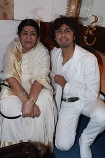 Sonu Nigam at Lata Mangeshkar birthday bash at Shanmukhanand Hall