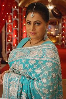 Renuka Israni as Shipra Sharma in Bade Acche Laggte Hai