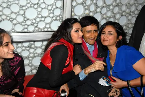 Dev Anand with Divya Dutta and Devshi Khanduri at Premiere of film 'Chargesheet'
