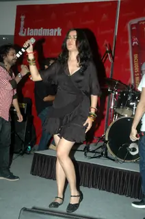 Guest at Delhi Belly DVD launch at Landmark