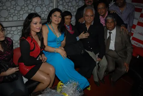 Dev Anand with Ramesh and Kiran Sippy at Premiere of film 'Chargesheet'