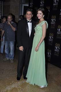 Shah Rukh with Anushka at GQ Men Of The Year Awards 2011 at Grand Hyatt in Mumbai