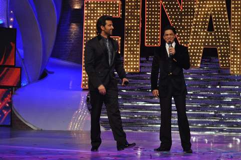 Shah Rukh Khan and Hrithik Roshan at the finale of Just Dance at Filmcity, Mumbai