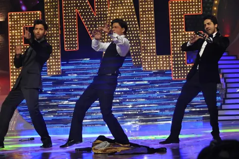 Shah Rukh Khan, Ayushmann and Hrithik Roshan at the finale of Just Dance at Filmcity, Mumbai