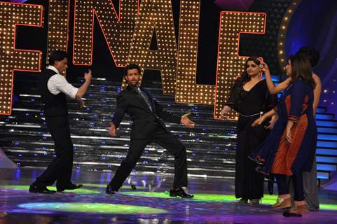 Shah Rukh Khan, Priyanka Chopra and Hrithik Roshan at the finale of Just Dance at Filmcity, Mumbai