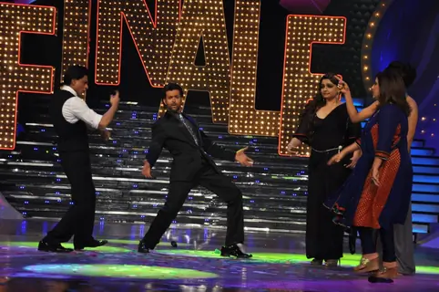 Shah Rukh Khan, Priyanka Chopra and Hrithik Roshan at the finale of Just Dance at Filmcity, Mumbai