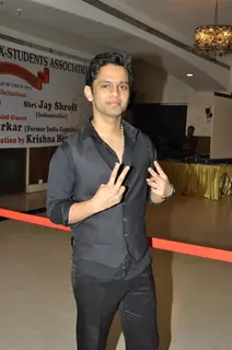 Rahul Vaidya felicitated by Ex Mithibai College association headed by Krishna Hegde