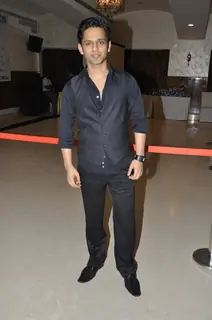 Rahul Vaidya felicitated by Ex Mithibai College association headed by Krishna Hegde