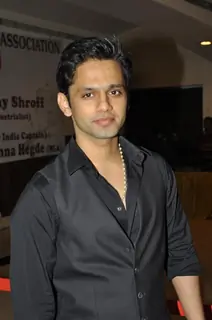 Rahul Vaidya felicitated by Ex Mithibai College association headed by Krishna Hegde