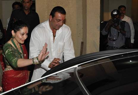 Sanjay Dutt and Manyata grace Mata Ki Chowki in Bandra