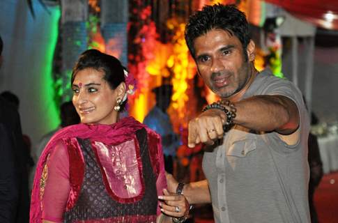 Suniel Shetty with wife grace Sanjay Dutt's Mata Ki Chowki in Bandra