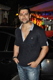 Aftab Shivdasani grace Sanjay Dutt's Mata Ki Chowki in Bandra