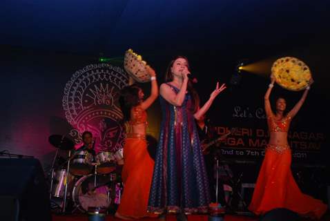 Sapna Mukherjee performed at Sarbojanik Shree Shree Durga Puja Committee 2011