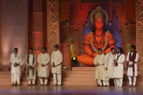 Amitabh, Manoj Tiwari, Aadesh and more performs during the launch of album 'Shri Hanuman Chalisa'
