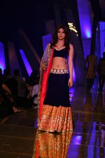 Priyanka Chopra walk the ramp in People Magazine - UTVSTARS Best Dressed Show 2011 party in Mumbai