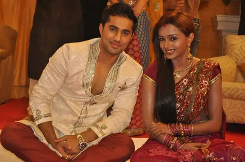Parul and Vishal in tv show Rishton Se Badi Pratha