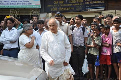 Pandit Jasraj at Funeral of Legendery Gazal Singer 'Jagjit Singh' at Chandanwadi Crematorium, Mumba