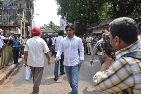 Shaan at Funeral of Legendery Gazal Singer 'Jagjit Singh' at Chandanwadi Crematorium, Amrin Lines