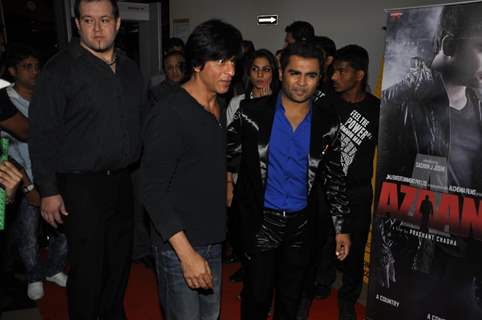 Shah Rukh with Sachin at Premiere of film 'Aazaan' at PVR Cinemas in Juhu, Mumbai