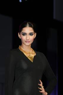 Sonam Kapoor walks the ramp at Kingfisher Calendar Girl 2011 contest in Mumbai