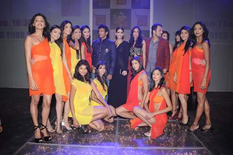 Sonam Kapoor, Milon & Sizzling Models at Kingfisher Modelhunt Flag-off event in Mehboob, Mumbai