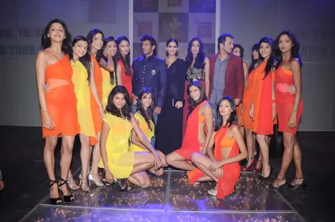 Sonam Kapoor, Milon & Sizzling Models at Kingfisher Modelhunt Flag-off event in Mehboob, Mumbai
