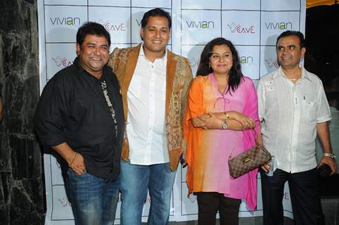 Mandeep Khurana with Ashiesh, Vivek and Divyajyotee at Grand launch of 'CAVE' in Mumbai a Sunken Bar