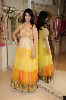 Anjana Sukhani shopping at Archana Kochhar Store at Juhu