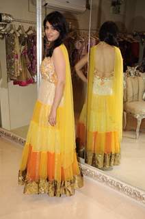 Anjana Sukhani shopping at Archana Kochhar Store at Juhu